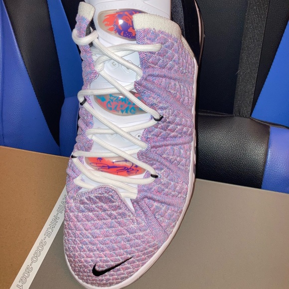 Lebron XVIII - Picture 3 of 4